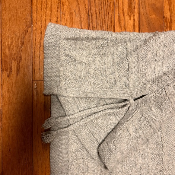 Madewell Soft Gray Knit Sleeveless Sweater, size large - Picture 7 of 10